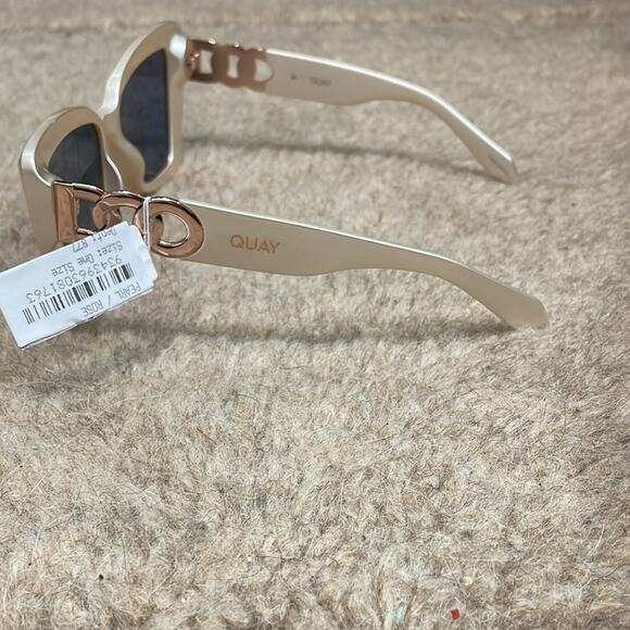 Quay Chain Reaction Pearl Rose Gold Cat Eye Mirrored Sunglasses - Picture 3 of 7
